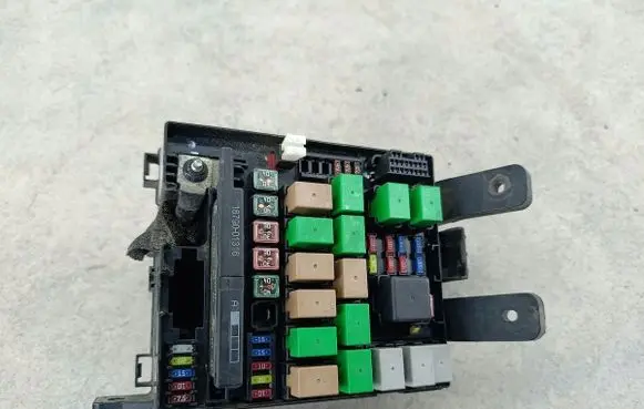 KIA Sportage Fuse box set 91400-3U074