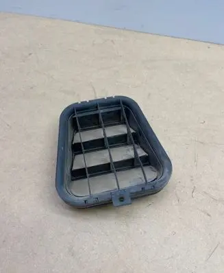 Audi A4 S4 B6 8E 8H Quarter panel pressure vent 4B0819131B