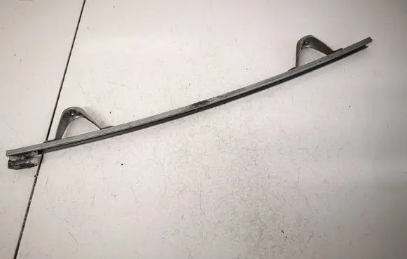 Opel Zafira B Front door glass trim molding 13132428