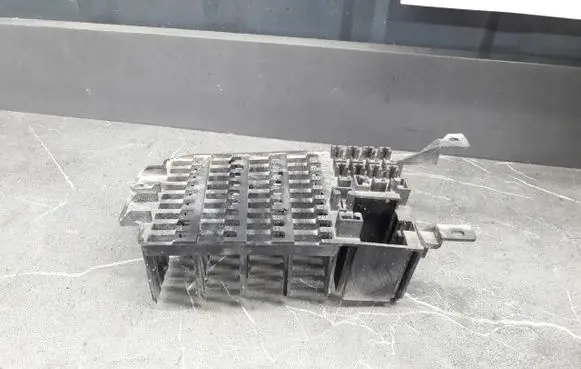Mercedes-Benz C W202 Relay mounting block 2085450040