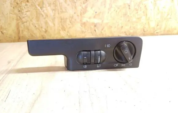 Volkswagen PASSAT B4 Light switch 04051304 3A1941531E