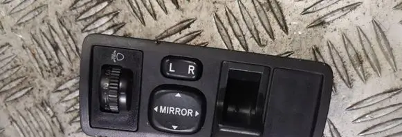 Toyota Corolla E120 E130 Wing mirror switch 183574