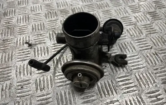 Mercedes-Benz C W202 EGR valve A6110980117