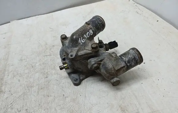 Mitsubishi Outlander Thermostat/thermostat housing