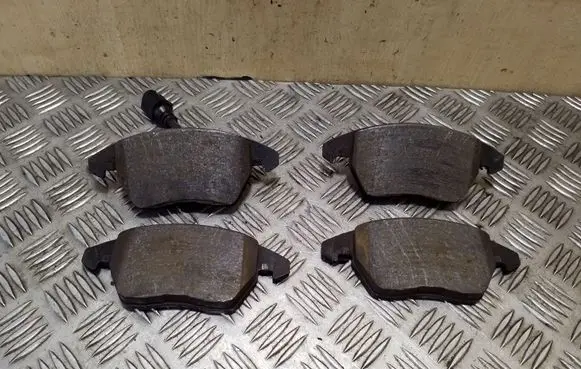 Volkswagen PASSAT B7 Brake pads (front) 