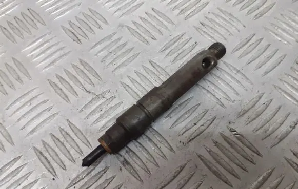 Renault Kangoo I Fuel injector 7700110397