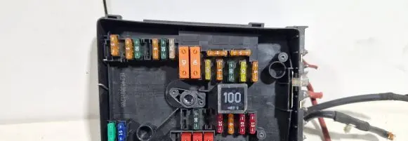Volkswagen Tiguan Fuse box set 1K0937125A