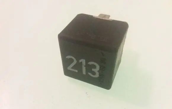 Volkswagen PASSAT B5 Other relay 443951253J 213
