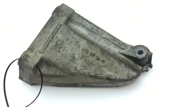 Mercedes-Benz E W211 Engine mounting bracket A6132230504
