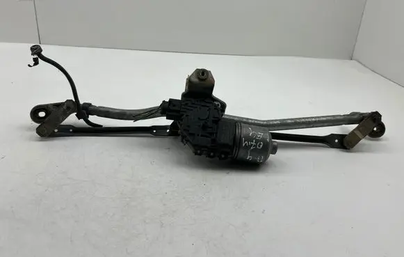 Audi A4 S4 B7 8E 8H Front wiper linkage and motor 8E1955119 0390241509