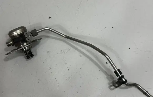 BMW 3 G20 G21 Mechanical fuel pump 7642466 8621084