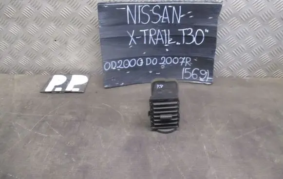 Nissan X-Trail T30 Dash center air vent grill 68750EQ000
