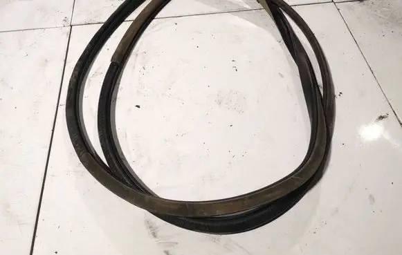 Audi A2 Rubber seal front coupe door 
