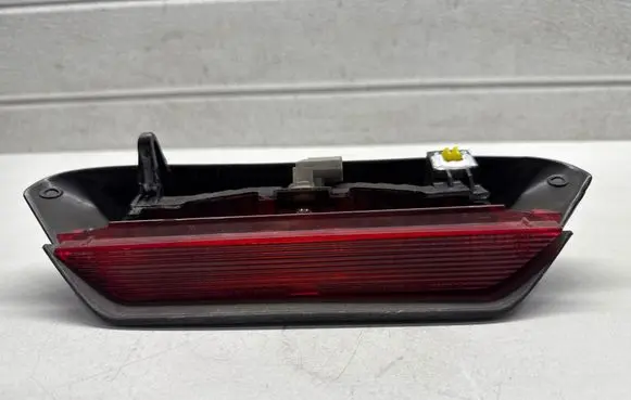 Toyota Yaris Third/center stoplight 52023