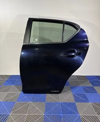 Lexus CT 200H Rear door