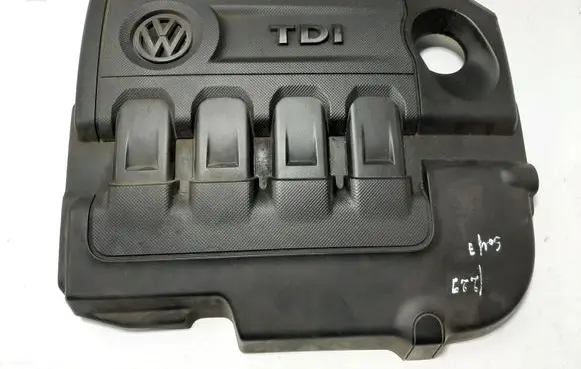 Volkswagen Golf VII Engine cover (trim) 04L103925 04L103925J