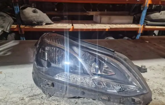 Mercedes-Benz E W212 Headlight/headlamp A2128201839