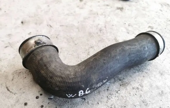Volkswagen PASSAT B6 Intercooler hose/pipe 