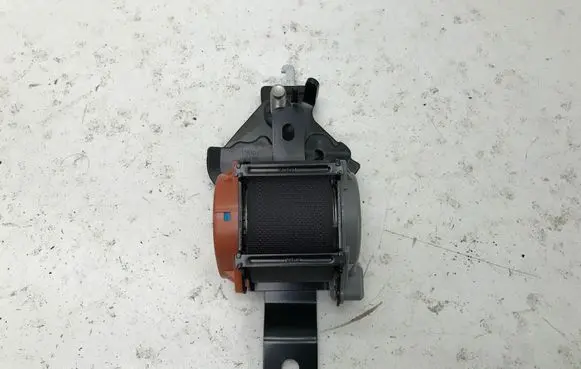 Middle seatbelt (rear)
