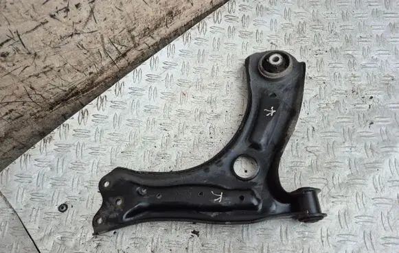 Volkswagen Polo V 6R Front lower control arm/wishbone 6R0407151F