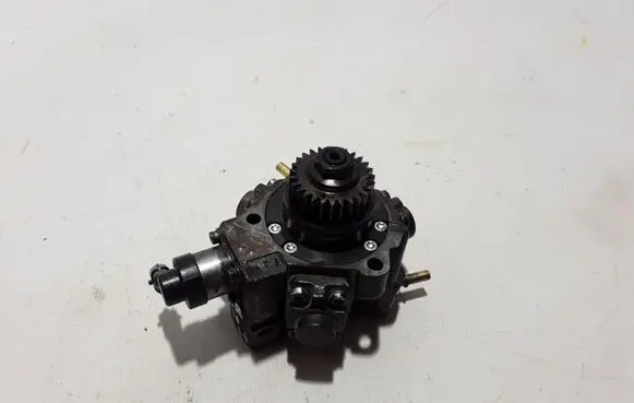 Renault Trafic III (X82) Fuel injection high pressure pump 167008960R