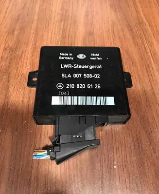 Mercedes-Benz E W210 Light module LCM 2108206126 5LA007508-02