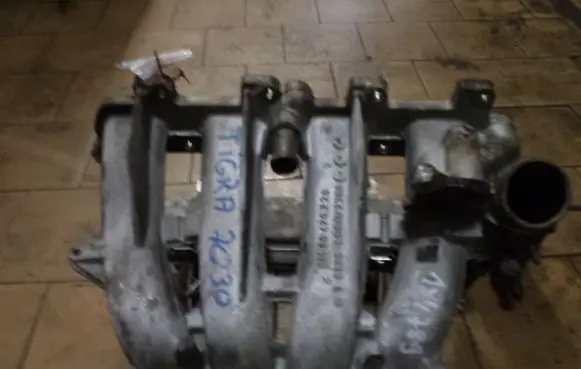 Opel Tigra A Intake manifold
