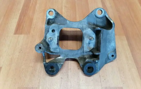 Renault Laguna III Gearbox mounting bracket 112210001R