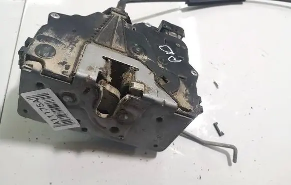 Opel Corsa D Front door lock 13258274 2104070107