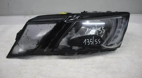 Skoda Octavia Mk3 (5E) Headlight/headlamp 5E1941015C 030110420100 LE15A6368