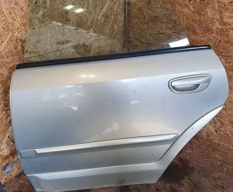 Subaru Outback Rear door