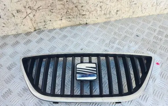 Seat Ibiza IV (6J,6P) Front bumper upper radiator grill 6J0853651