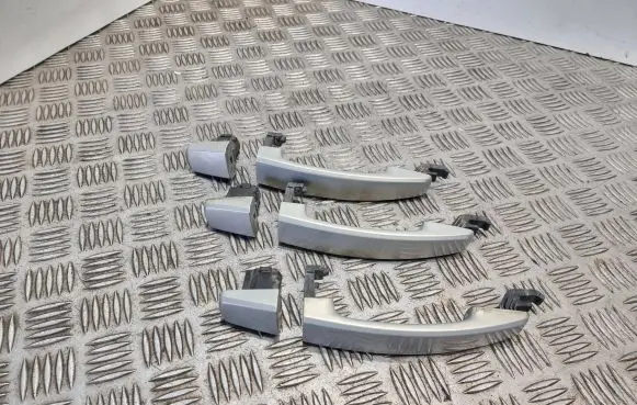 Opel Astra H Front door exterior handle