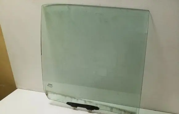 Honda CR-V Rear door window glass