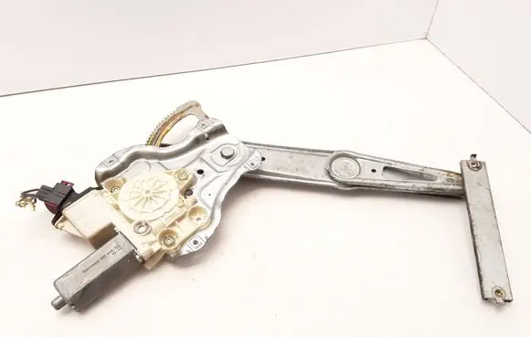 Toyota Corolla E120 E130 Front door window regulator with motor 6982002130 106088 992045100
