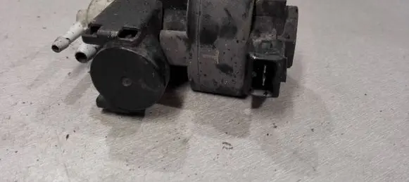 Hyundai Tucson JM Vacuum valve 70027200 05T207