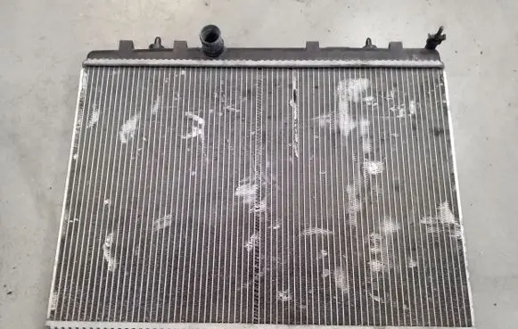 Citroen C4 I Coolant radiator 9680533480