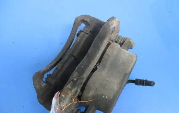 Hyundai H200 Front brake caliper
