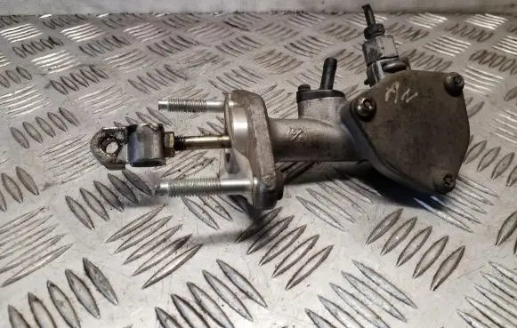 Honda FR-V Clutch master cylinder