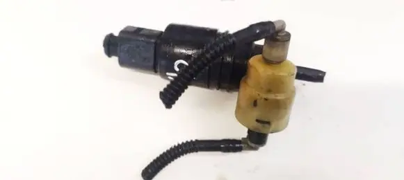 Volkswagen Golf V Windscreen/windshield washer pump