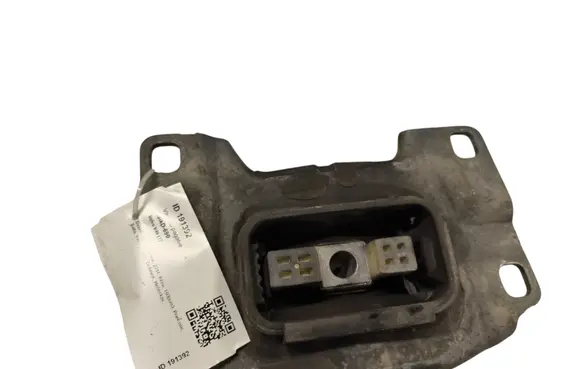 Volvo V40 Engine mount bracket V617M121