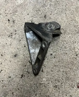BMW 5 E60 E61 Engine mounting bracket 6761149 7901400