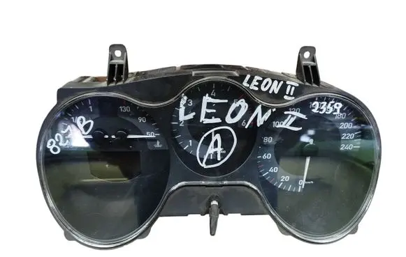 Seat Leon (1P) Speedometer (instrument cluster) 1P0920827B