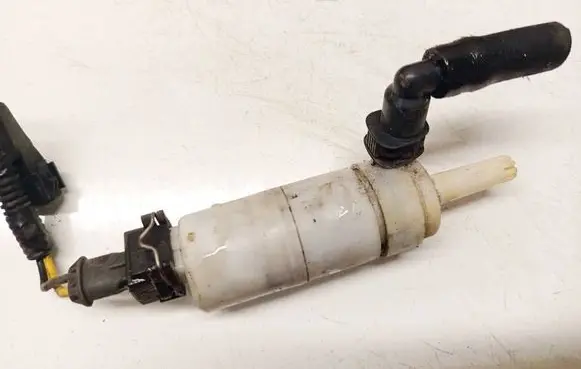 Volvo XC90 Windscreen/windshield washer pump 