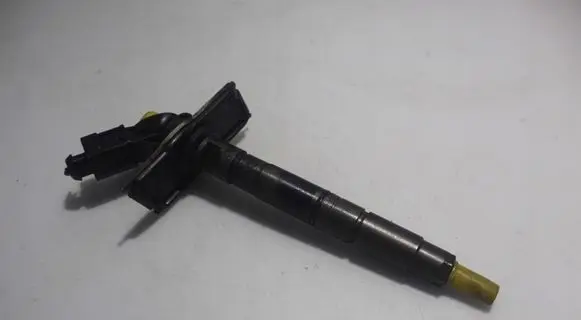 Audi A6 S6 C6 4F Fuel injector