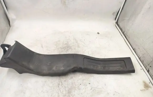 Ford Taurus Rear sill trim cover A9135413245AA A715U