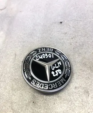 Mercedes-Benz GLA H247 Manufacturer badge logo/emblem A0008172605