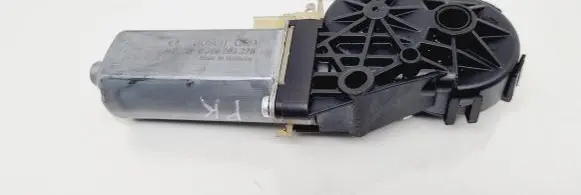 Volkswagen PASSAT B6 Seat adjustment motor 0390203226 82141808