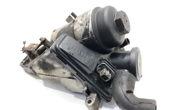 Volvo V70 Oil filter mounting bracket 31338685