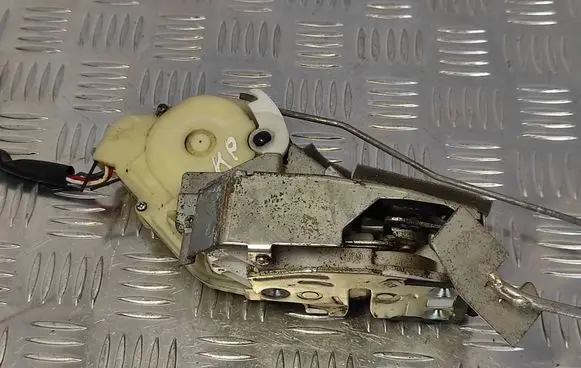 Honda CR-V Front door lock 050607